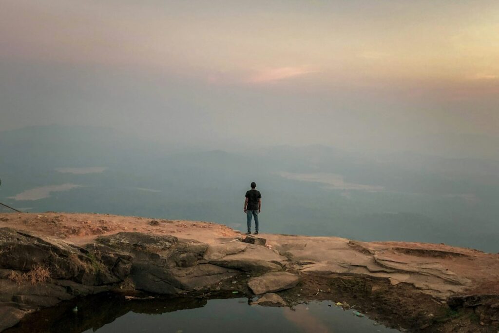 Solo Traveler Scenic Mountain View Freedom - Travel Meadow Guide