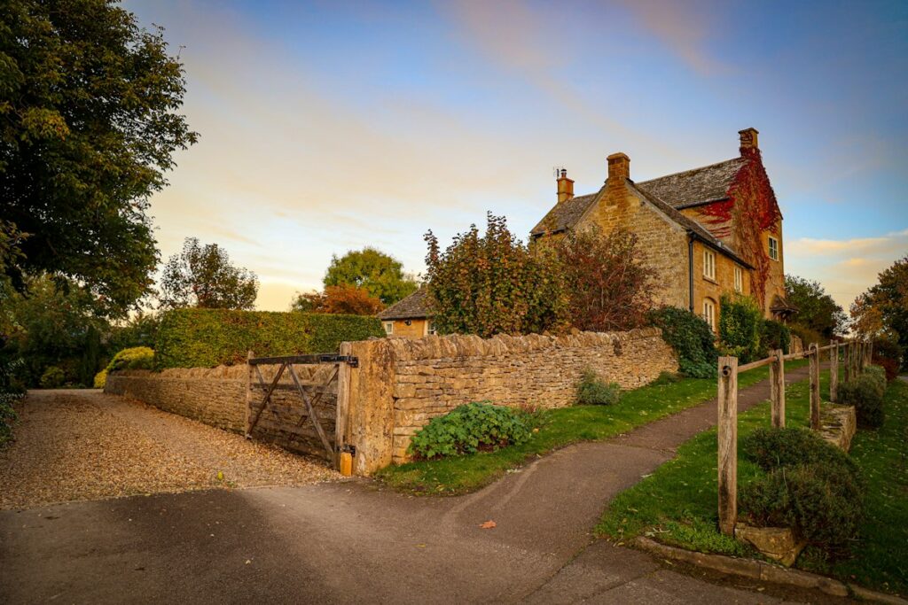Cotswolds Village Stone Cottages England - Travel Meadow Guide