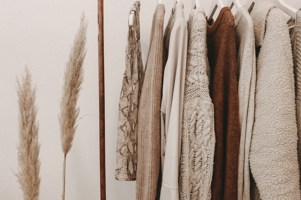 Minimalist Travel Clothing Wardrobe - Travel Meadow Guide